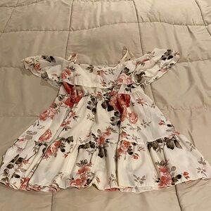 Pretty summer dress - size S, very flattering on.